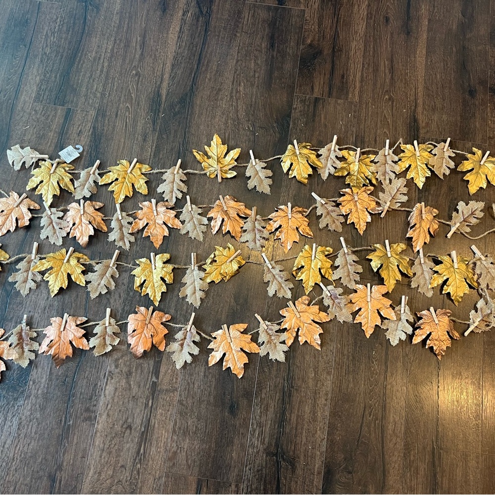 Four strands fall leaf garland